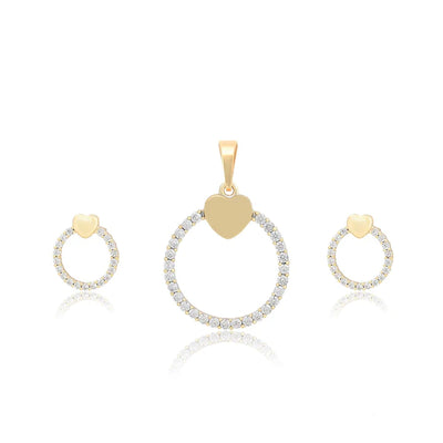 How to wear a statement necklace