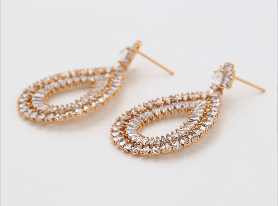 Eye Candy Elegant Gold Earring