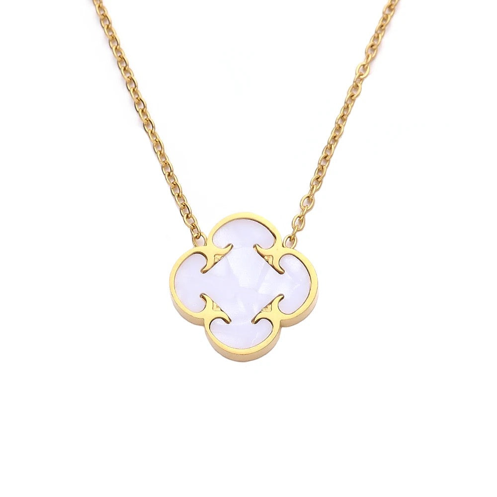 Fern Clover Style Necklace – VeVeil