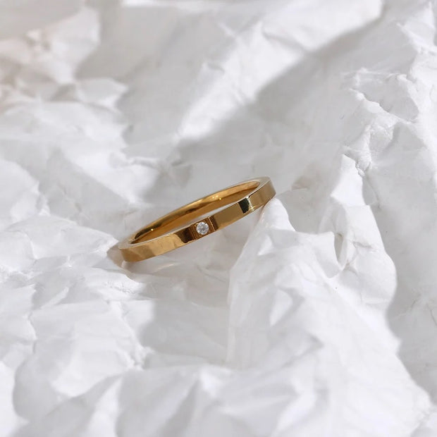 Isla Minimalist Ring with Single Stone